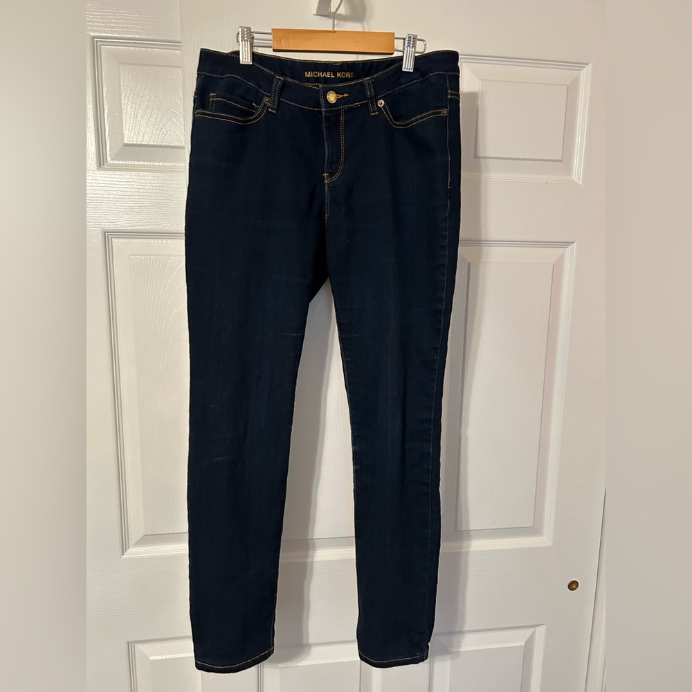 Michael Kors Women's Navy Skinny Jeans
Size 8